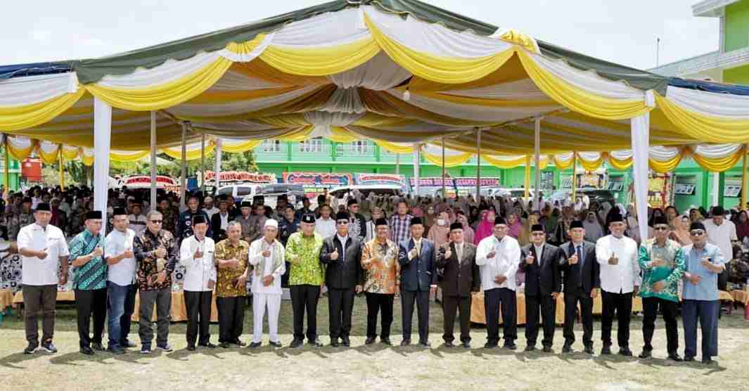 Bupati Simalungun dan Wakil Hadiri Wisuda Santri Ponpes Modern Al-Kautsar Panei Tongah