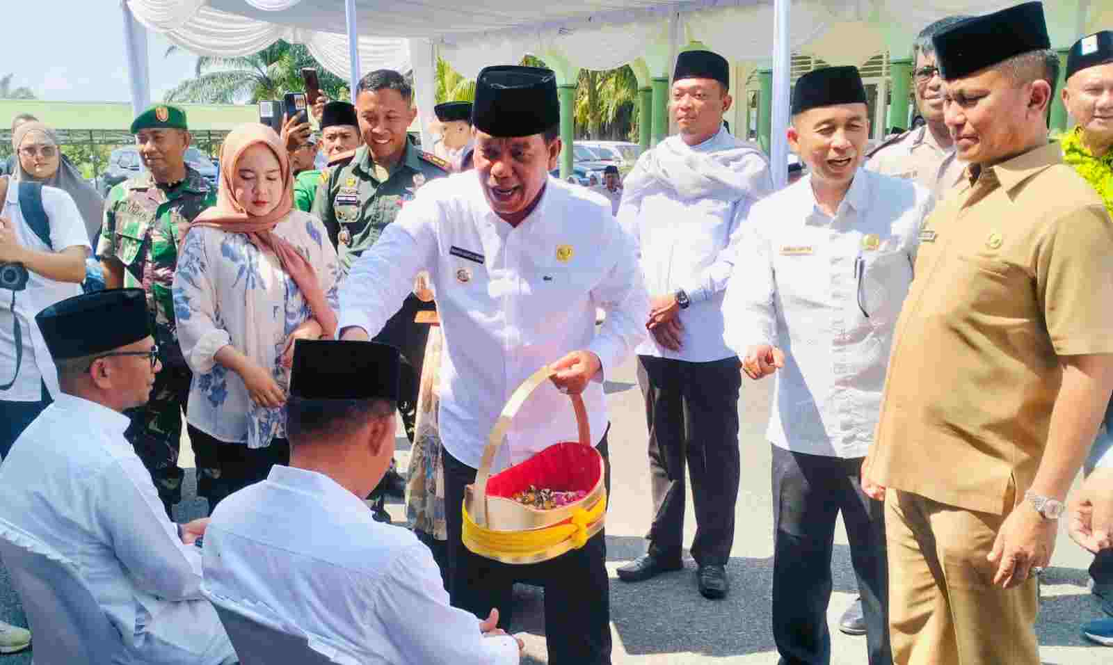 Bupati Simalungun Tepung Tawari Calon Jamaah Haji