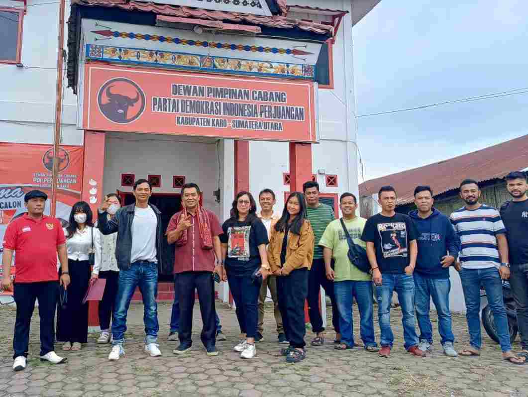 Merap Tarigan, Seniman Karo Mendaftar ke DPC PDI Perjuangan Balon Wakil Bupati Karo