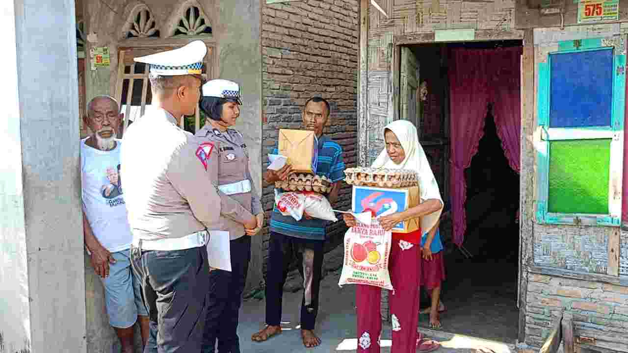 Satlantas Polres Sergai Berbagi, Bantu Tiga Keluarga Kurang Mampu di Teluk Mengkudu