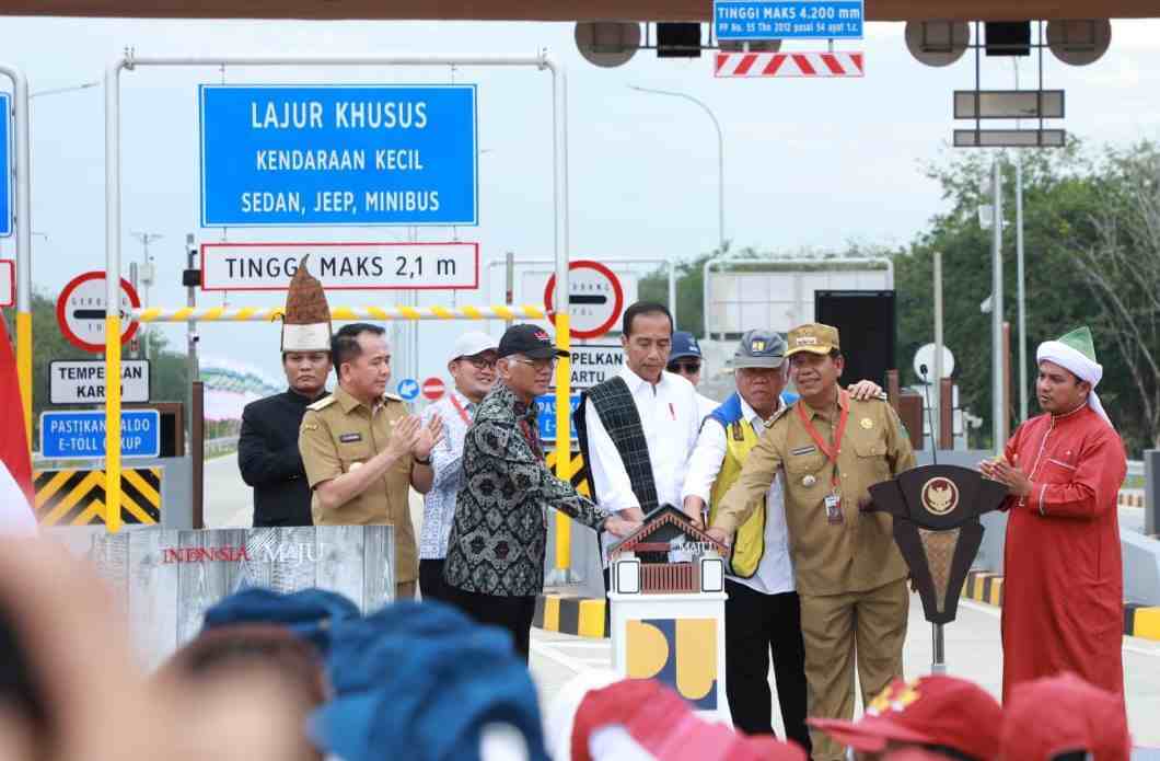 Bupati Simalungun Dampingi Presiden RI Resmikan Jalan Tol Trans Sumatera