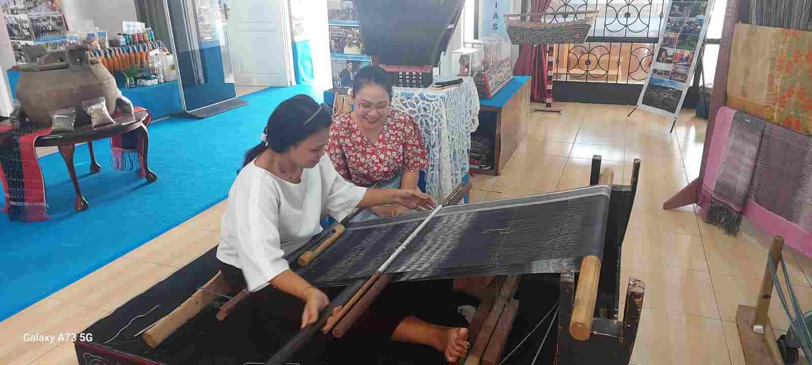 Dari Tarutung ke Mancanegara, Songket Taput Semakin Dilirik Pasar