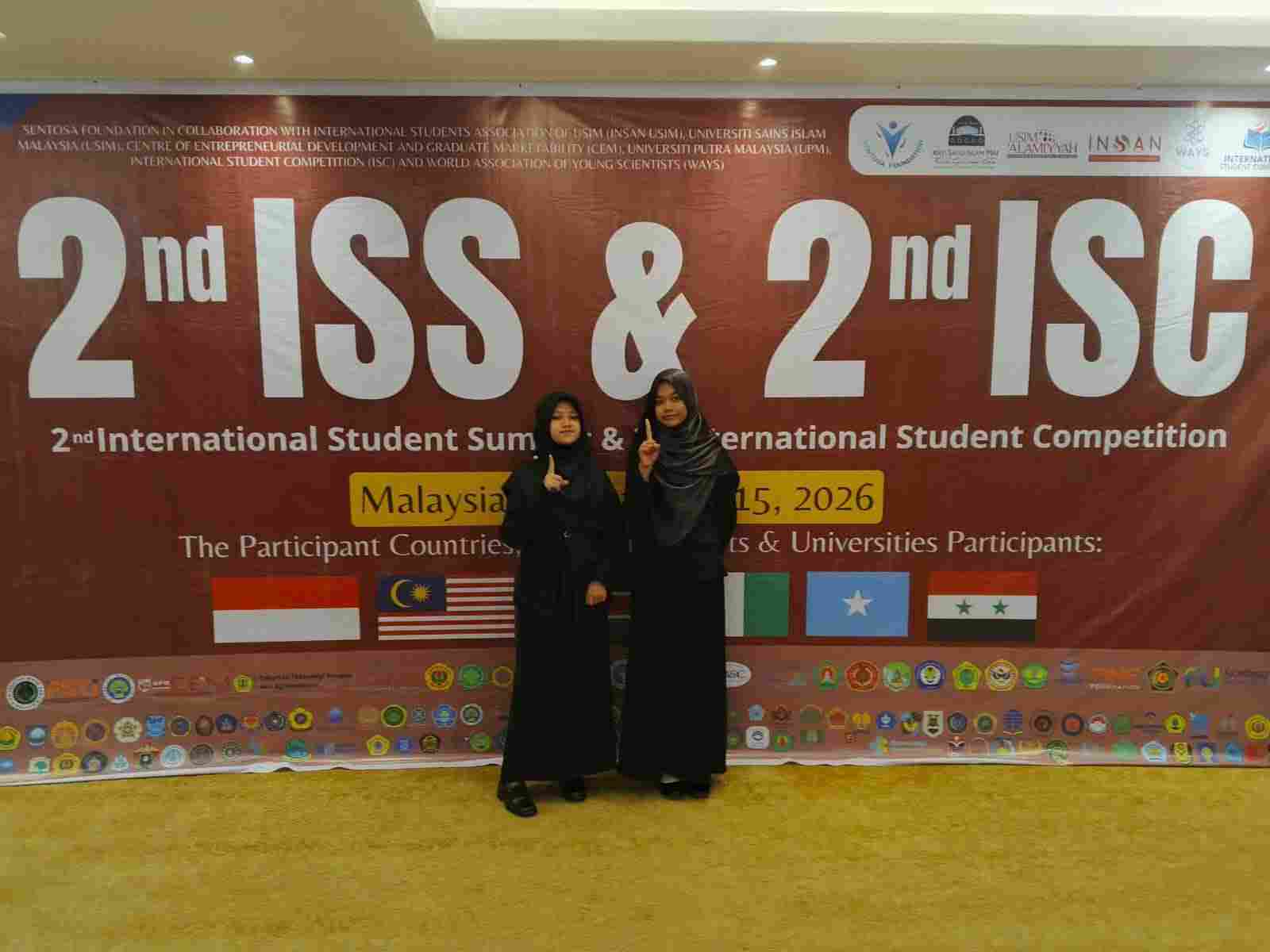 Dua Siswi SMAN 1 Raih Medali Perunggu di Malaysia  Padang Panjang