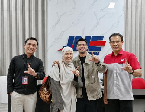 Kunjungi JNE Medan, Ricky Harun Takjub Lihat Langsung Proses Pengiriman Paket