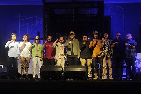 Di Taman Budaya, Rico Waas Rayakan Sastra Lewat Musikalisasi Puisi Kopi dan Kepo