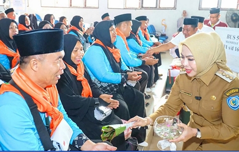 Bupati Labuhanbatu Lepas 218 Jamaah Haji Kloter 13