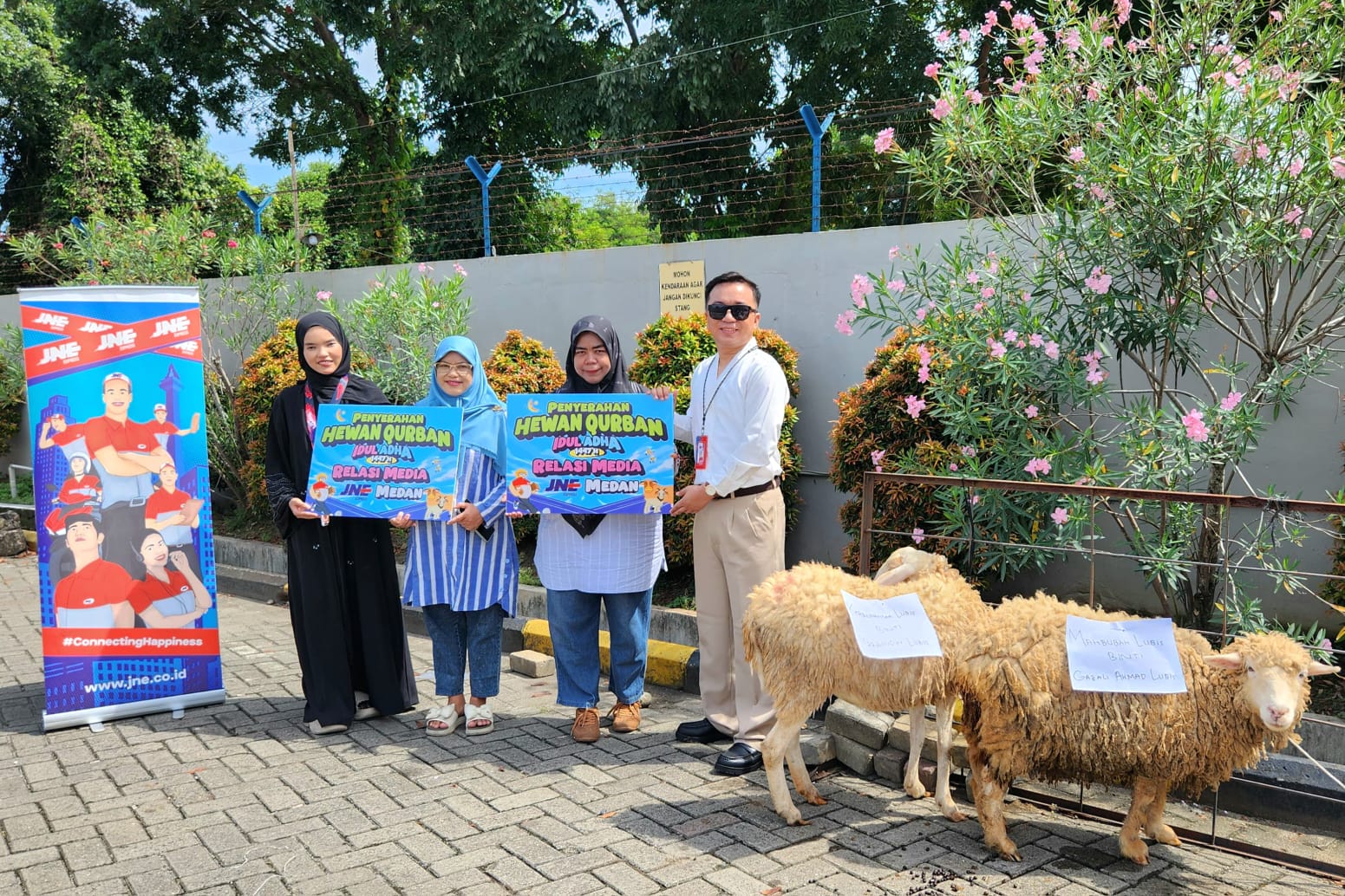 Aksi Berbagi Kurban JNE Medan Sentuh Hati Wartawan, Lewati Batas Perbedaan