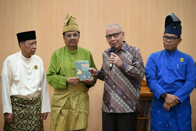 Pj Sekdaprov Sumut Harapkan Buku 100 Tokoh Melayu Nusantara Dorong Lahirnya Cendekiawan Baru