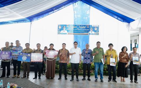 Safari Natal di Gereja Katolik Paroki Santo Antonius, Rico Waas Ajak Warga Saling Menguatkan Pascaba