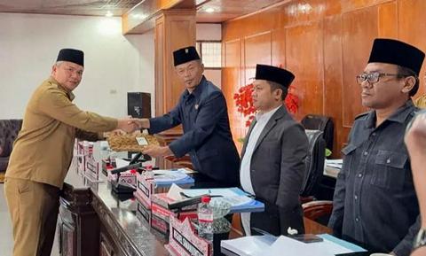 Bupati Tapanuli Utara Sampaikan Nota Keuangan di DPRD