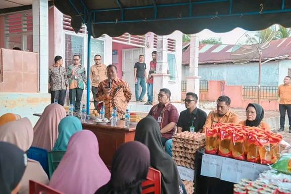 Pj. Wali Kota Padangsidimpuan Tinjau Gerakan Pangan Murah di Batunadua