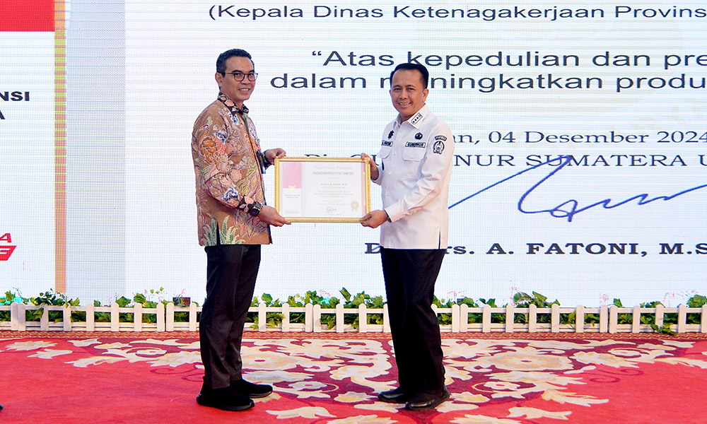 Pj Gubernur Sumut Agus Fatoni Terima Penghargaan Pembina Produktivitas dari Kemenaker