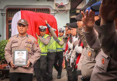 Polres Sergai Gelar Upacara Pemakaman Purnawirawan Polri Kompol Ahmad Yani Siregar