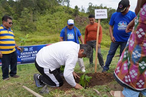 Sinergi Jaga Kelestarian Alam, Pemkab Tapanuli Utara Gotong Royong Tanam Pohon di Tarutung