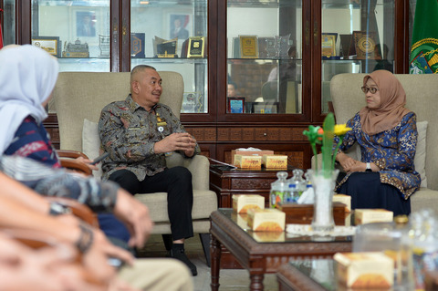 Pj Sekdaprov Sumut Kembali Terima Bantuan Bencana dari Pemprov Kaltim Rp600 Juta