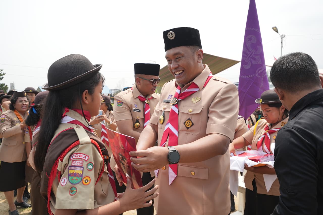 Hari Pramuka ke-65 di Toba, Bupati Effendi Tekankan Karakter Kuat di Era Teknologi