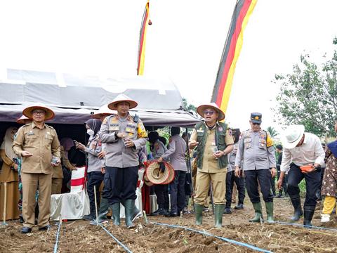 Dukung Ketahanan Pangan, Polres Payakumbuh Laksanakan Penanaman Jagung Serentak Satu Juta Hektar