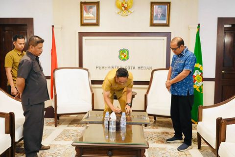 Wali Kota Medan Rico Waas Teken Prasasti Revitalisasi Gereja St. Antonius Hayam Wuruk