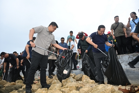 Pimpin Gerakan ASRI di Sorake, Bobby Nasution Tekankan agar Kegiatan Ini Rutin Dilakukan