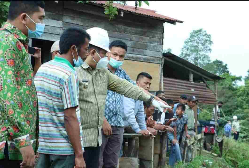 Bupati Dairi Kunjungi Korban Terdampak Bencana Jalan Nasional yang Longsor