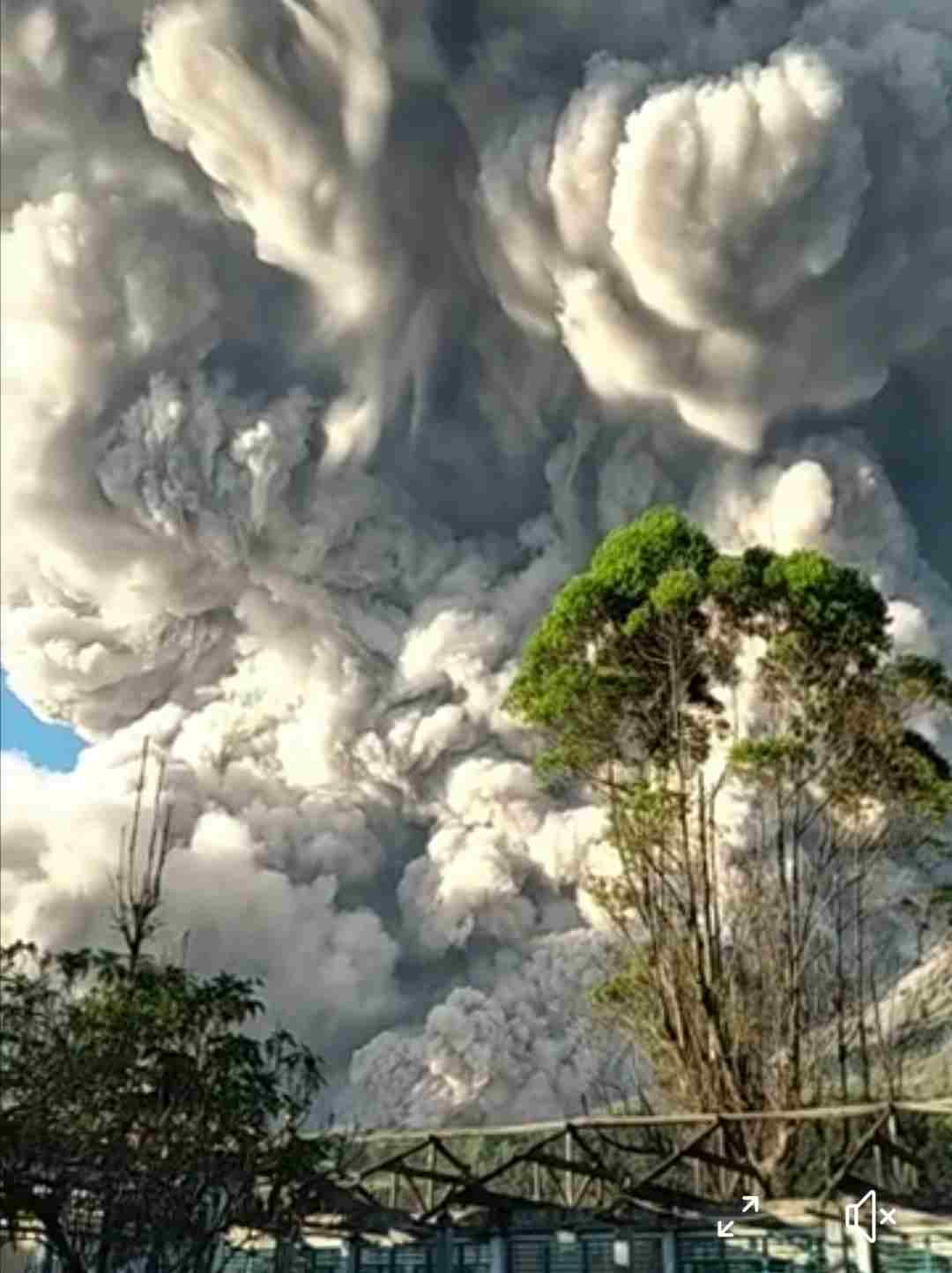 Guguran Awan Panas Gunung Sinabung Kembali Terjadi, Ketinggian Diperkirakan 5 Kilometer