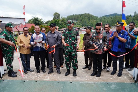 Pangdam I-BB bersama Bupati Tapanuli Utara Resmikan Jembatan Siualuompu, Kolaborasi Pemerintah-TNI
