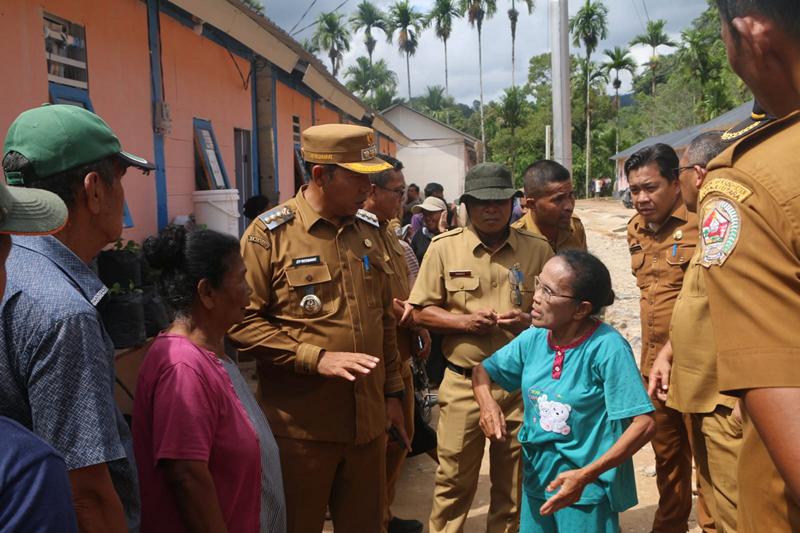 Bupati JTP Hutabarat Tinjau  Hunian Layak Huntap dan Huntara di Kecamatan Adian Koting