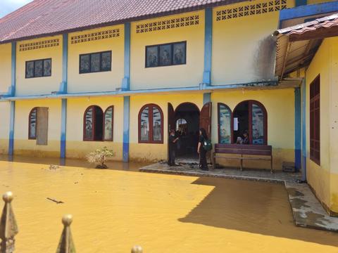 Jemaat HKBP Tukka Ucapkan Terima Kasih ke Gubernur Bobby, Bantuan Saat Natal Jadi Sukacita