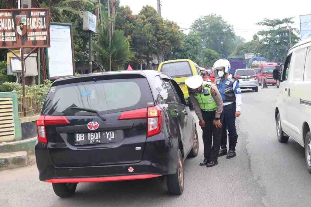 Petugas Masih Lakukan Penyekatan Jalur Masuk ke Medan