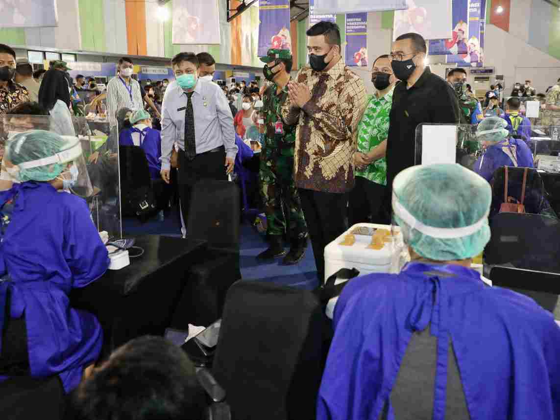 Tinjau Sentra Vaksinasi BUMN, Wali Kota Medan Berharap 10 Jiwa Perhari Dapat di Vaksin