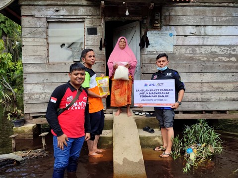 ACT - MRI Salurkan Bantuan dan Cek Kesehatan Warga Terdampak Banjir di Bilah Hilir