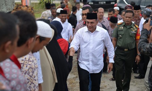 Gubernur Sumut Edy Rahmayadi Tanam Kurma dan Resmikan Masjid Ar-Rahman Pematang Raya