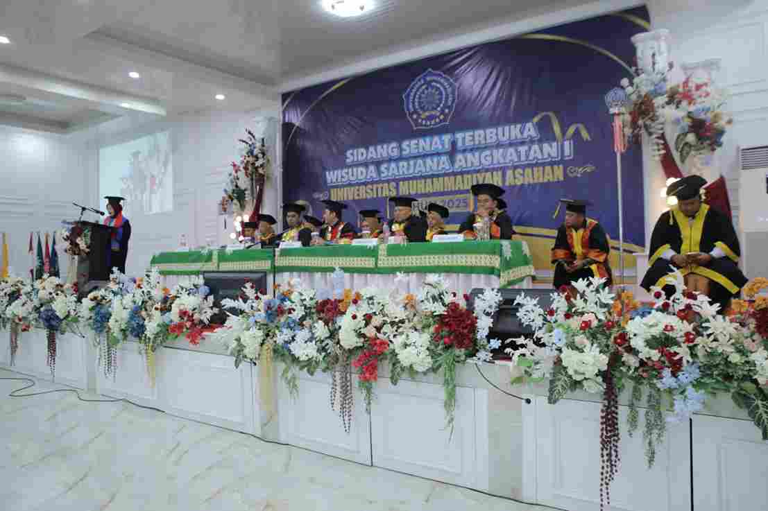 Pemkab Asahan Hadiri Wisuda Perdana Sarjana UMMAS Tahun 2025