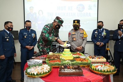 Kapolda Sumut Berikan Suprise Hari Jadi TNI AU ke 75