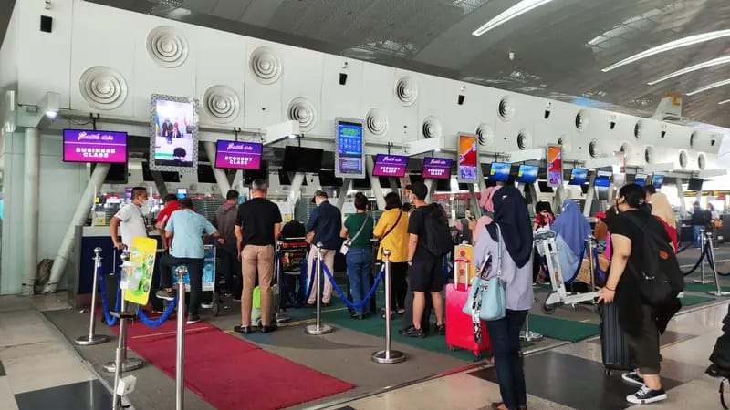 Bandara Kuala Namu Dipadati Penumpang Arus Balik