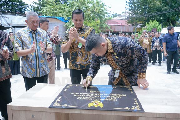 Beri Bantuan Kepada KRS, Wali Kota Medan Harapkan Pertumbuhan Generasi Muda Semakin Baik