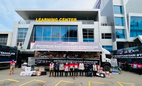 JNE Distribusikan Lebih Dari 500 Ton Bantuan dari #TemanJNE Untuk Korban Bencana Sumatera