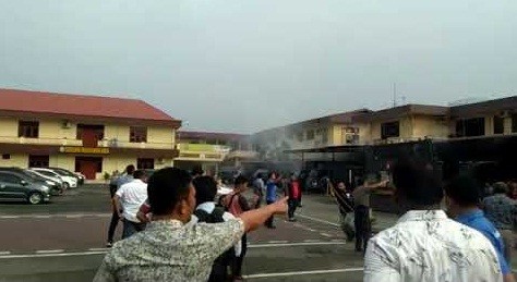 Ledakan Keras Diduga Bom Meledak di Polrestabes Medan