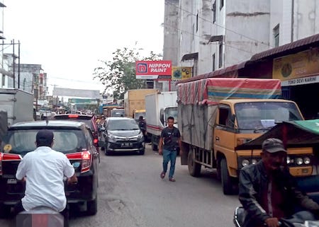 Terkesan Dibiarkan, Kemacetan Jalan Kartini Asahan Pemicunya Truck Jajanan dan Sembako
