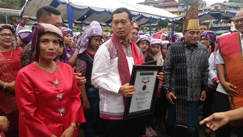 Usai Pembukaan Festival Danau Toba 2019, Bulang Sulappei Pecahkan Rekor MURI