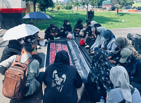 Satu Tahun Kasus Dugaan Korupsi PPPK Langkat, Guru Honorer Gelar Doa di Polda dan Kejati Sumut