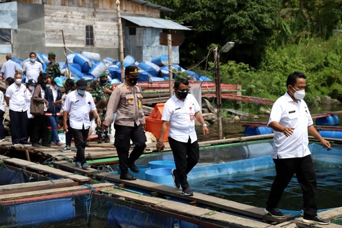 Tindak Lanjuti SK Bupati Taput, Tim Terpadu  Lakukan Sosialisasi Penertiban KJA