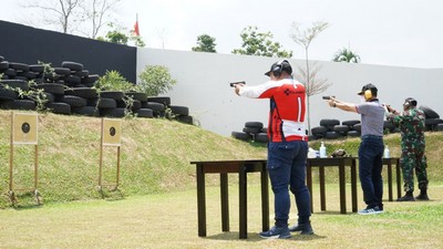 Tingkatkan Sinergitas TNI-Polri Plus, Forkopimda Latihan Menembak Bersama Kapolres Simalungun