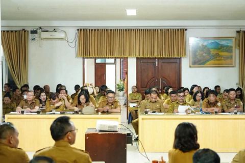 Bupati Taput Pimpin Rapat Evaluasi Realisasi Belanja Daerah Tahun Anggaran 2026
