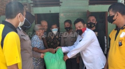 Pokdarkamtibmas Bhayangkara Resort Medan Berikan Bantuan Kepada Warakauri dan Tunanetra
