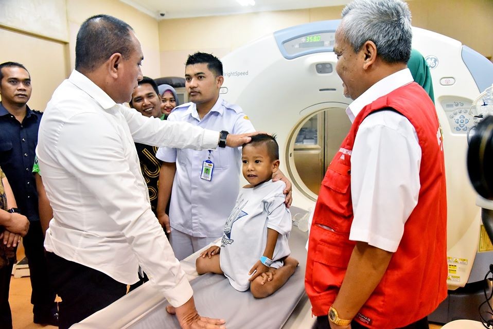 Gubernur Jenguk Bocah Penderita Tumor Anak Nelayan Asal Asahan