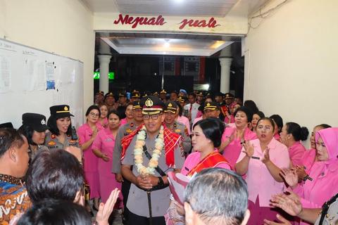 Disambut Tradisi Pedang Pora, Kapolres Tanah Karo Resmi Dijabat AKBP Pebriandi Haloho