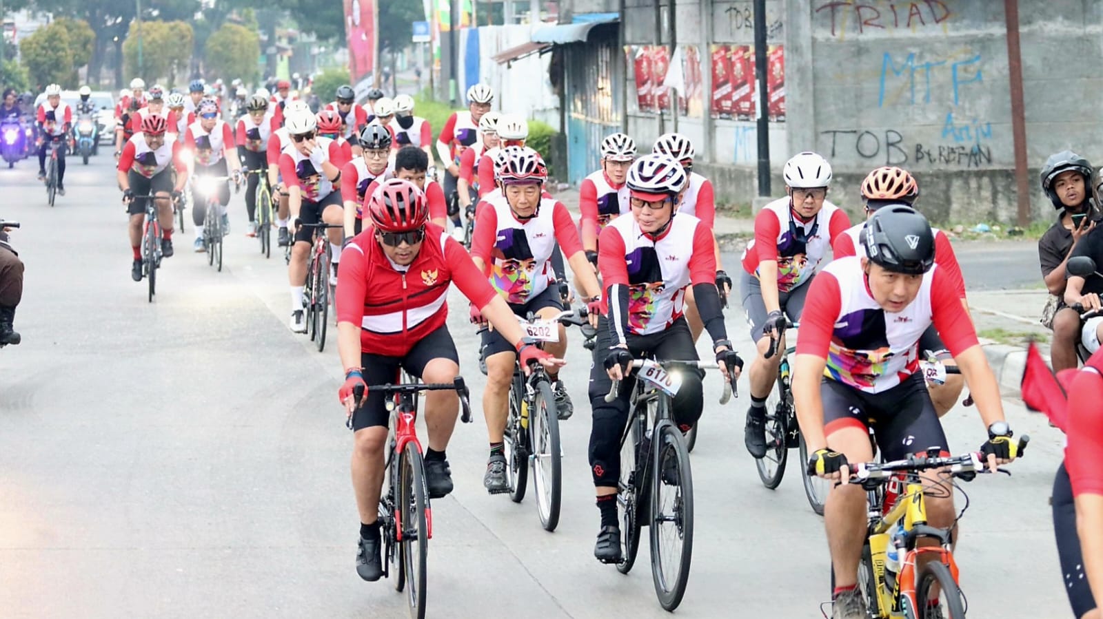 Bersepeda di Medan, Hasto: Politik Iya, Olahraga Ya Iya