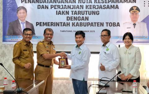 Pemkab Toba dan IAKN Tarutung Jalin MOU Guna Perkuat Sinergi Pendidikan dan Penelitian
