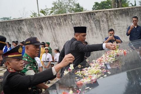 Bupati Toba Pimpin Peringatan Wafat D.I. Panjaitan, Tekankan Nilai Perjuangan dan Keteladanan